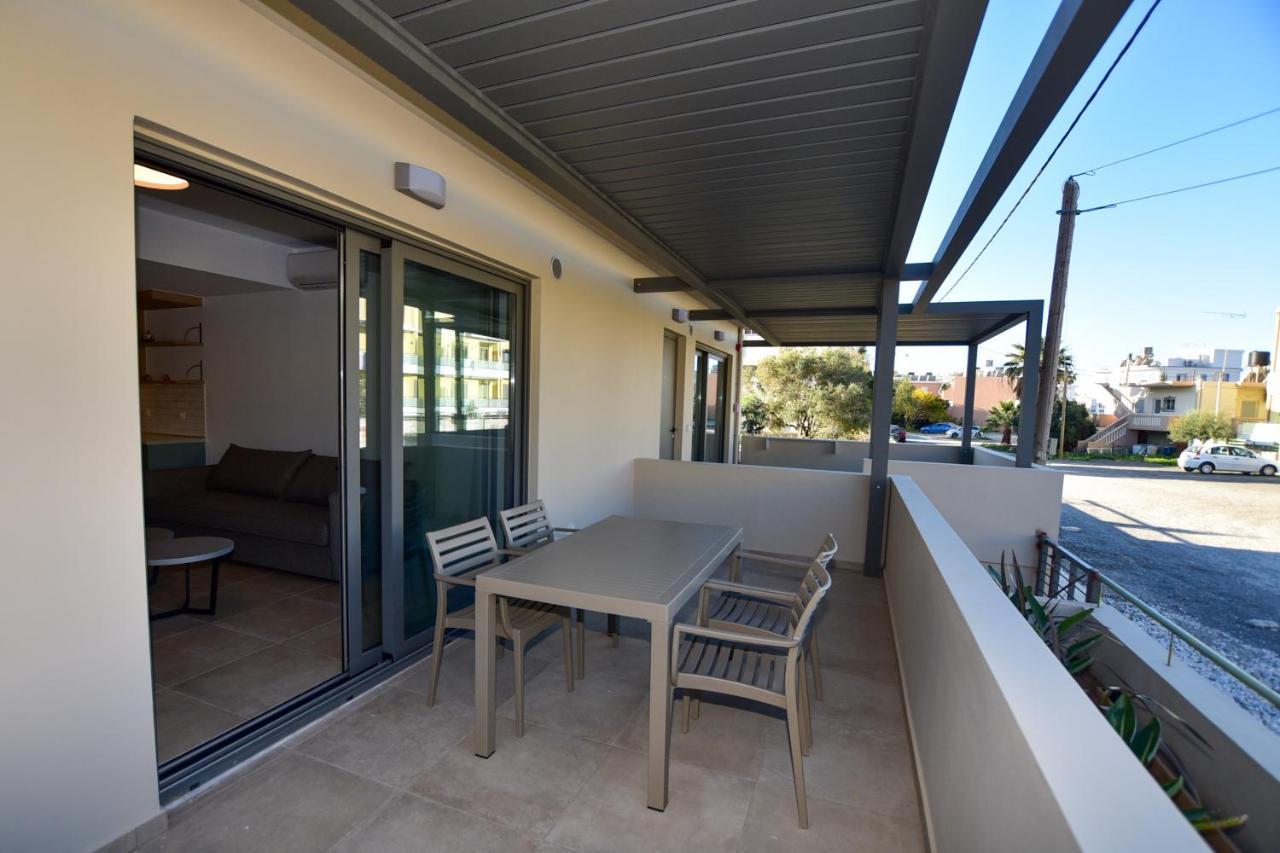 Rosemary Apartments Palaiochora Exterior foto